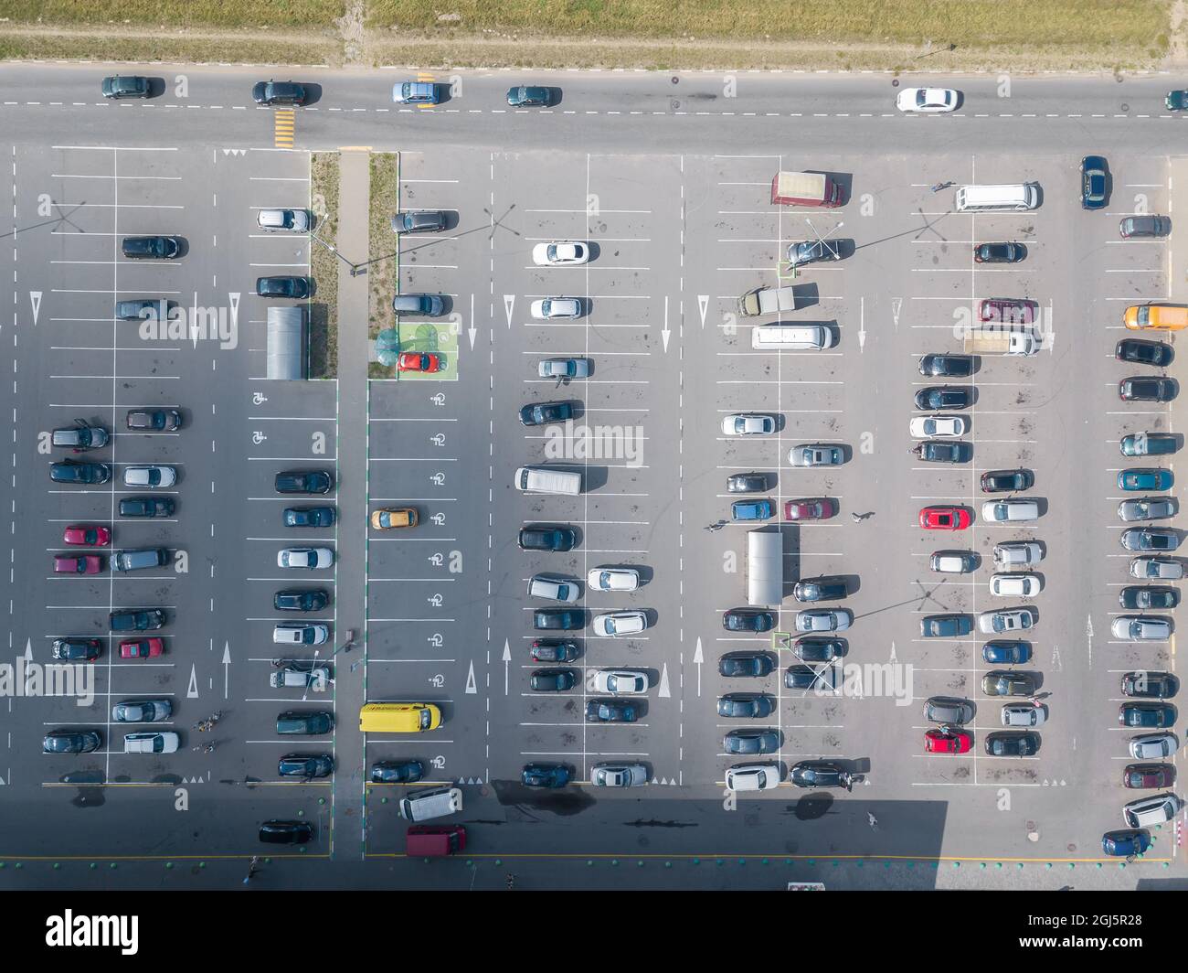 Car parking lot aerial organized hi-res stock photography and images ...