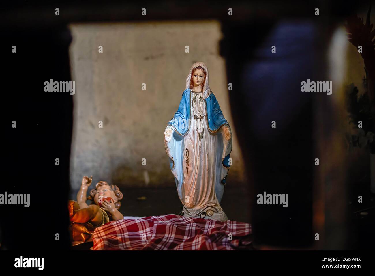 Caracas, Venezuela. 04th Sep, 2021. A statue of Virgin Mary and child Jesus seen in spiritualistic session. The Venezuelan population is affected by the lack of money and uses alternative medicine to cure their ailments. This leads to the practice of alternative treatments and especially to faith. Credit: SOPA Images Limited/Alamy Live News Stock Photo