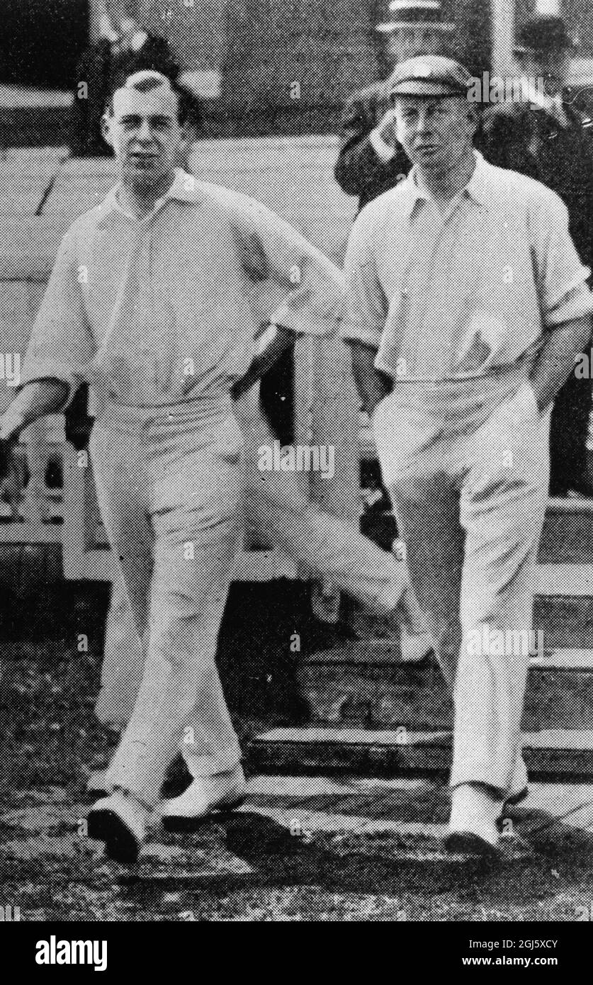 D . W . Carr ( right ) the googlie bowler going out to field in the match : gentlemen v players . July 1909 Stock Photo