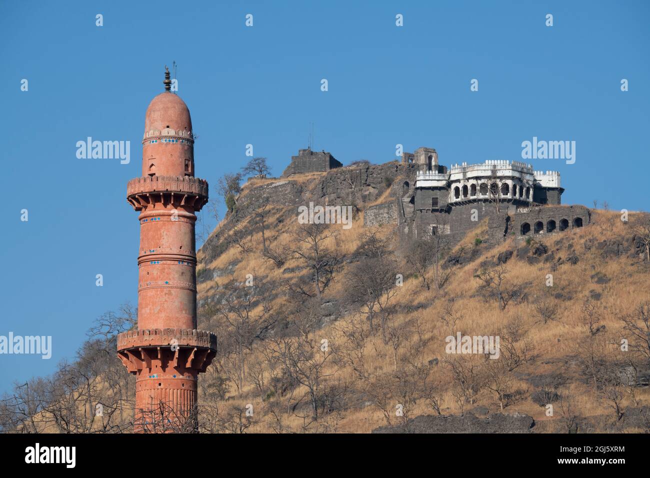 India, Aurangabad, Daulatabad Fort. One of the world's best preserved medieval forts. Chand Minar tower, second largest Minar in India, Mohammedan arc Stock Photo