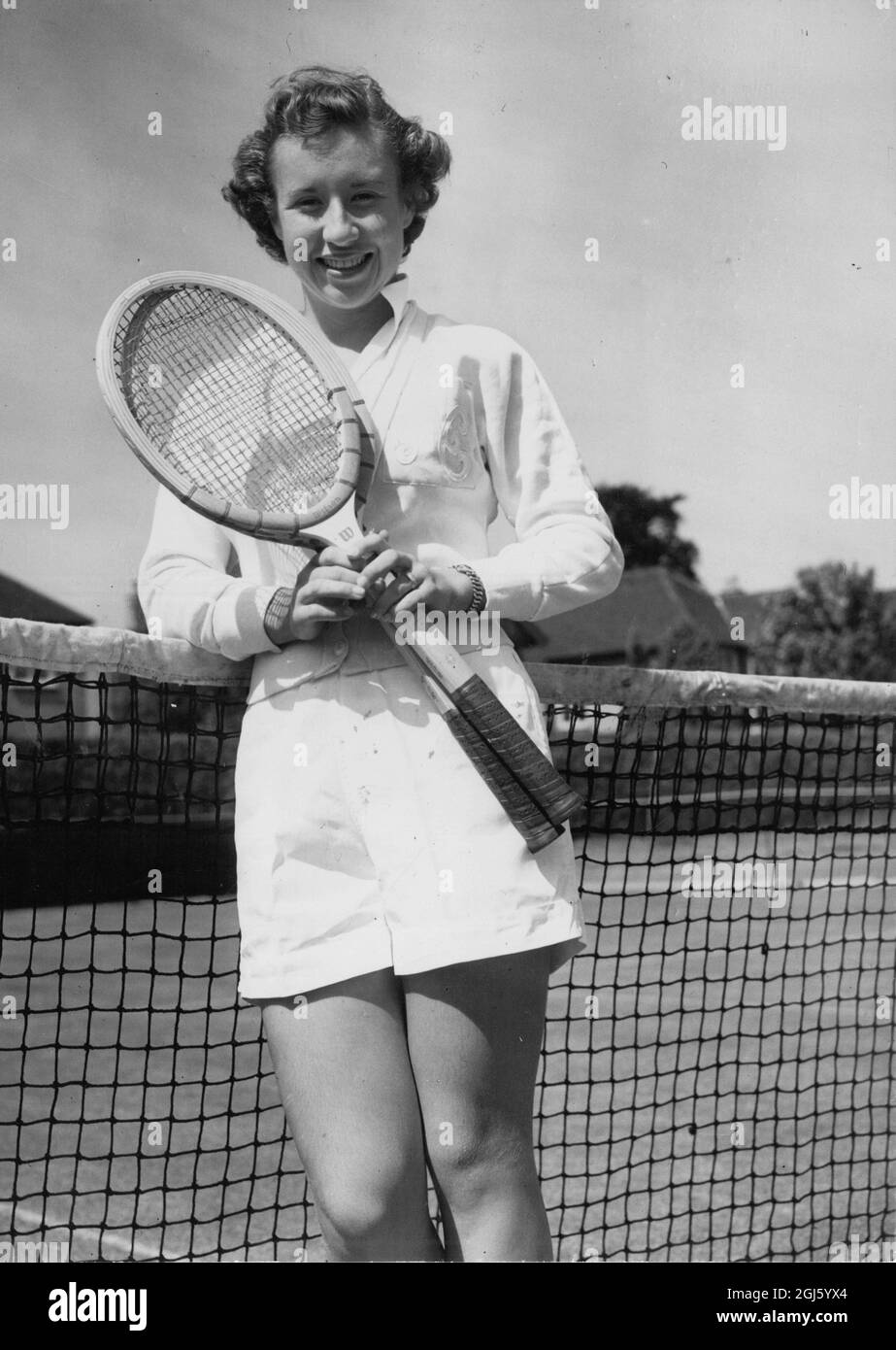 Maureen Connolly : 1934-1969 , American tennis player , Little Mo as she was known , seen as she practices at the Surbiton Club , Surrey , England 21 May 1952 Stock Photo