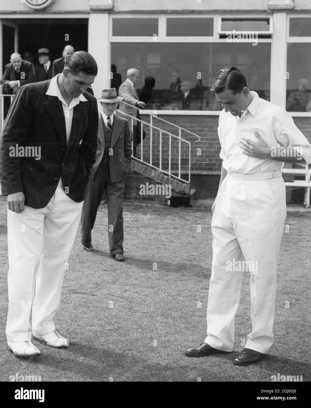 Yorkshire Captain J V Wilson and Kent Cricket Captain Colin Cowdrey (right) toss the coin before start of game 25 May 1960 Stock Photo