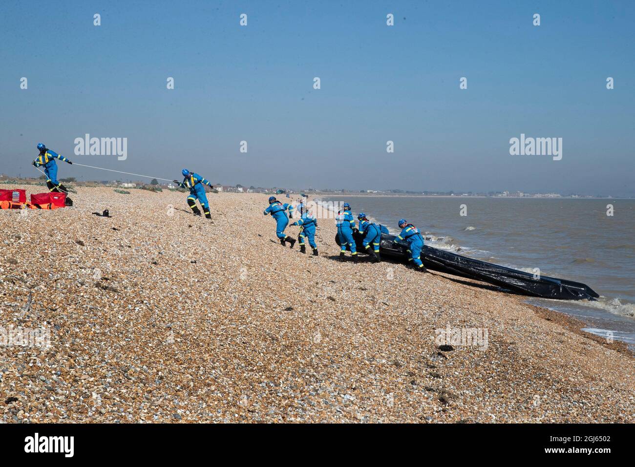 Dover migrants dinghy hi-res stock photography and images - Alamy