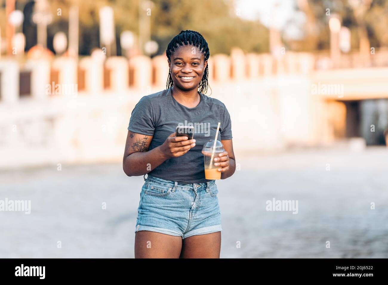Portrait smile african woman hi-res stock photography and images - Alamy