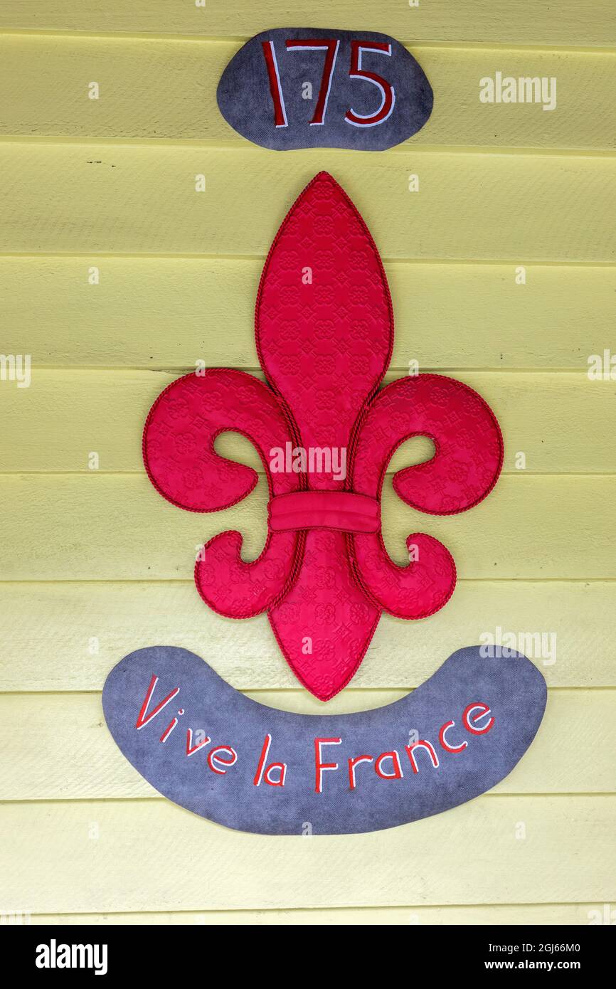 Red Quilted Fabric Fleur-de-Lis Vive la France Sign Outside A Building In Akaroa New Zealand Stock Photo
