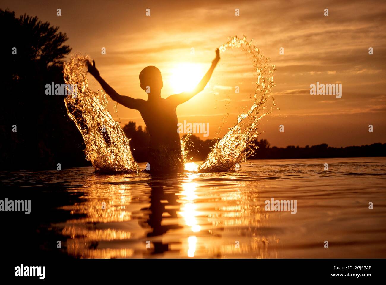 240 frames per second hires stock photography and images Alamy