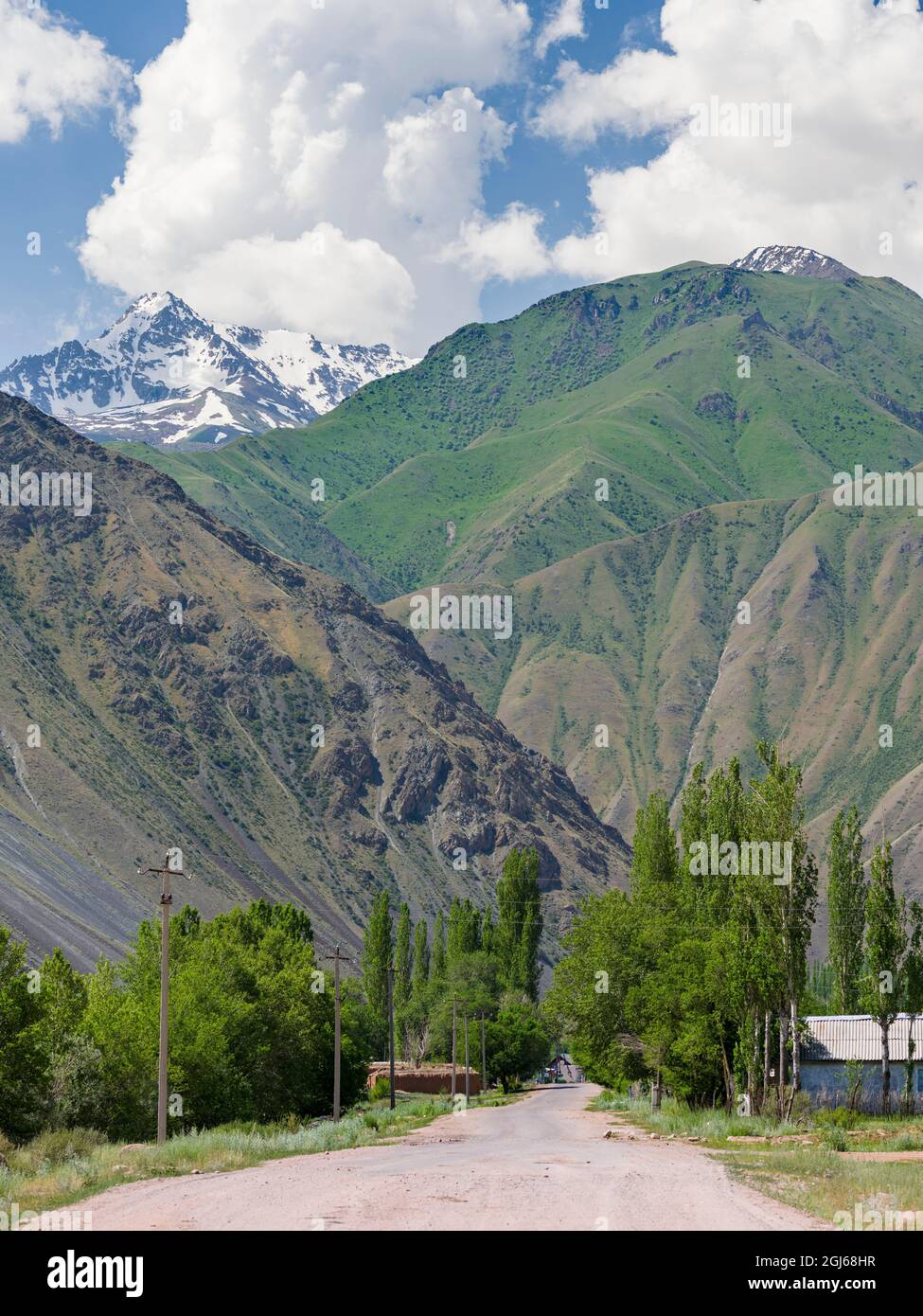 Village Kyzyl-Oy. Valley of river Suusamyr in the Tien Shan Mountains, Kyrgyzstan Stock Photo