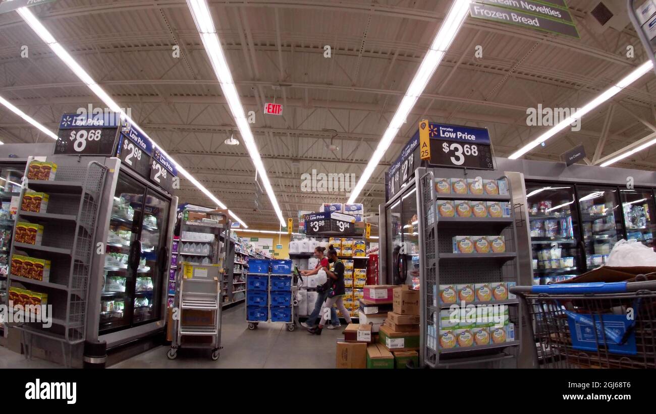 walmart augusta ga tobacco rd Augusta, Ga USA 08 09 21: Walmart Neighborhood Market interio Stock Photo