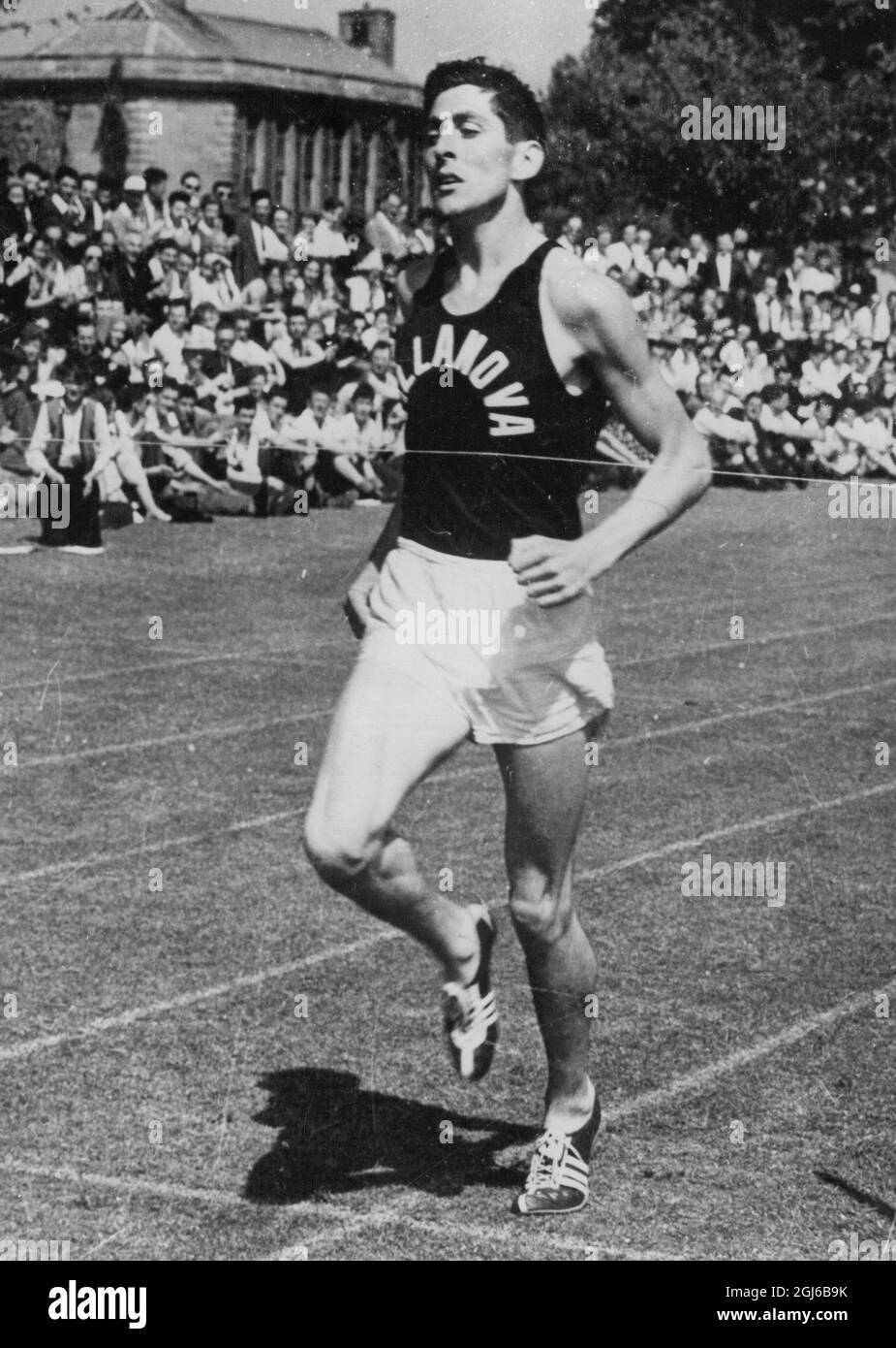 Ron Delany Irish athlete who specialised in middle distance running White City Stdium London 11 July 1957 Stock Photo