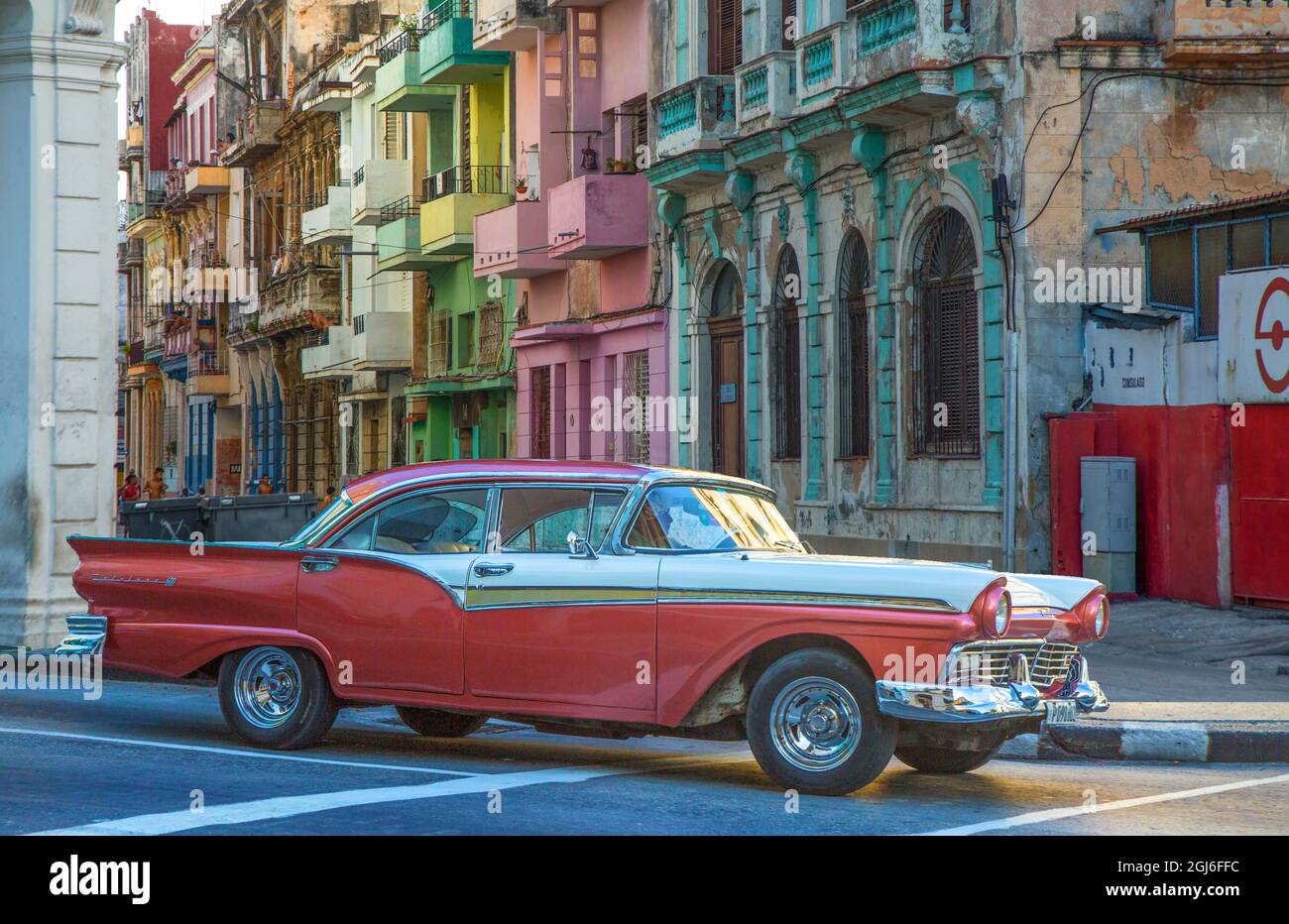 Cuba, Havana. Vintage Ford Fairlane car Stock Photo Alamy
