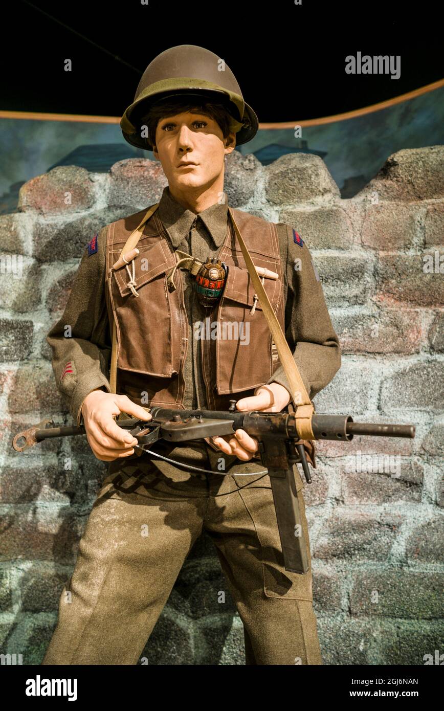 Canadian soldier ww2 hi-res stock photography and images - Alamy