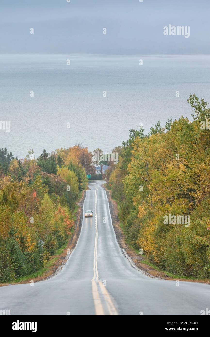 Canada, Nova Scotia, Cornwallis Park, country road with view of the