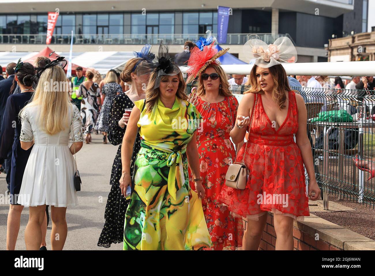 St leger ladies day 2021 hi-res stock photography and images - Alamy