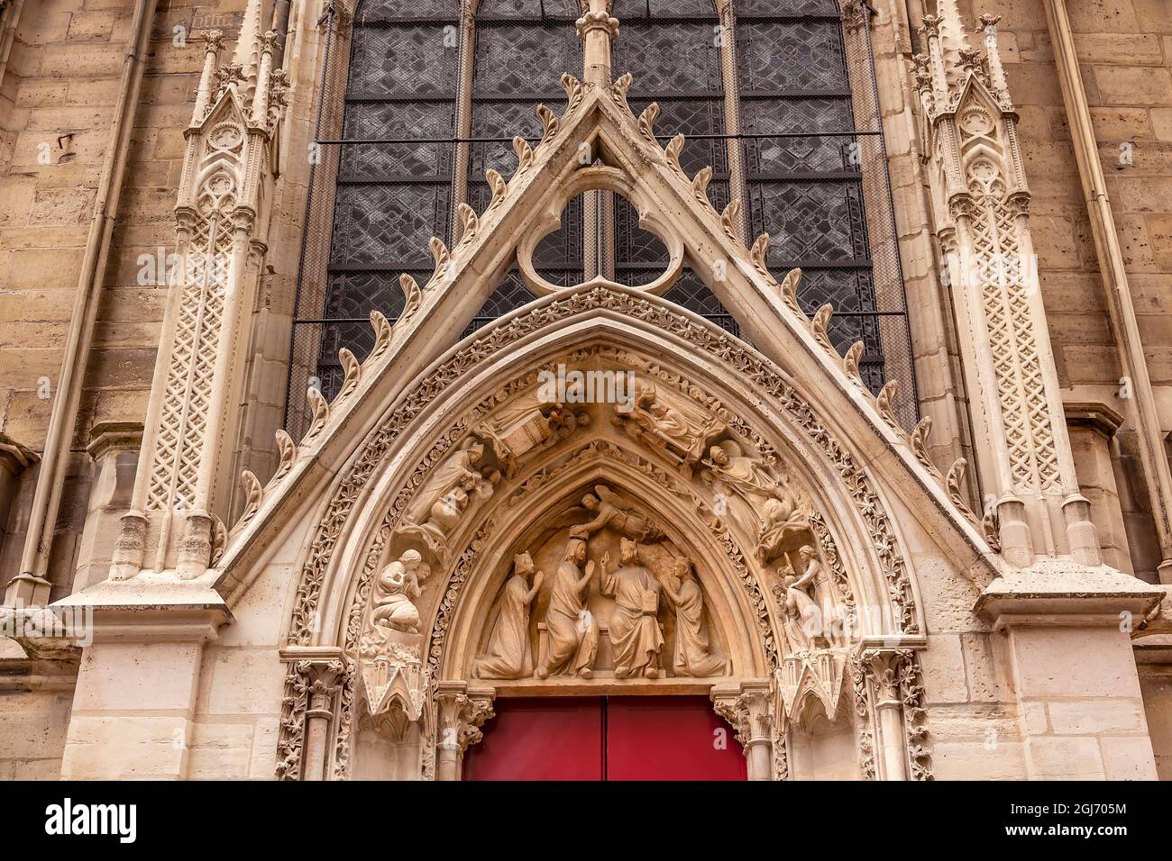 Porte Rouge Biblical statues Little Red Door, Notre Dame Cathedral, Paris, France ...