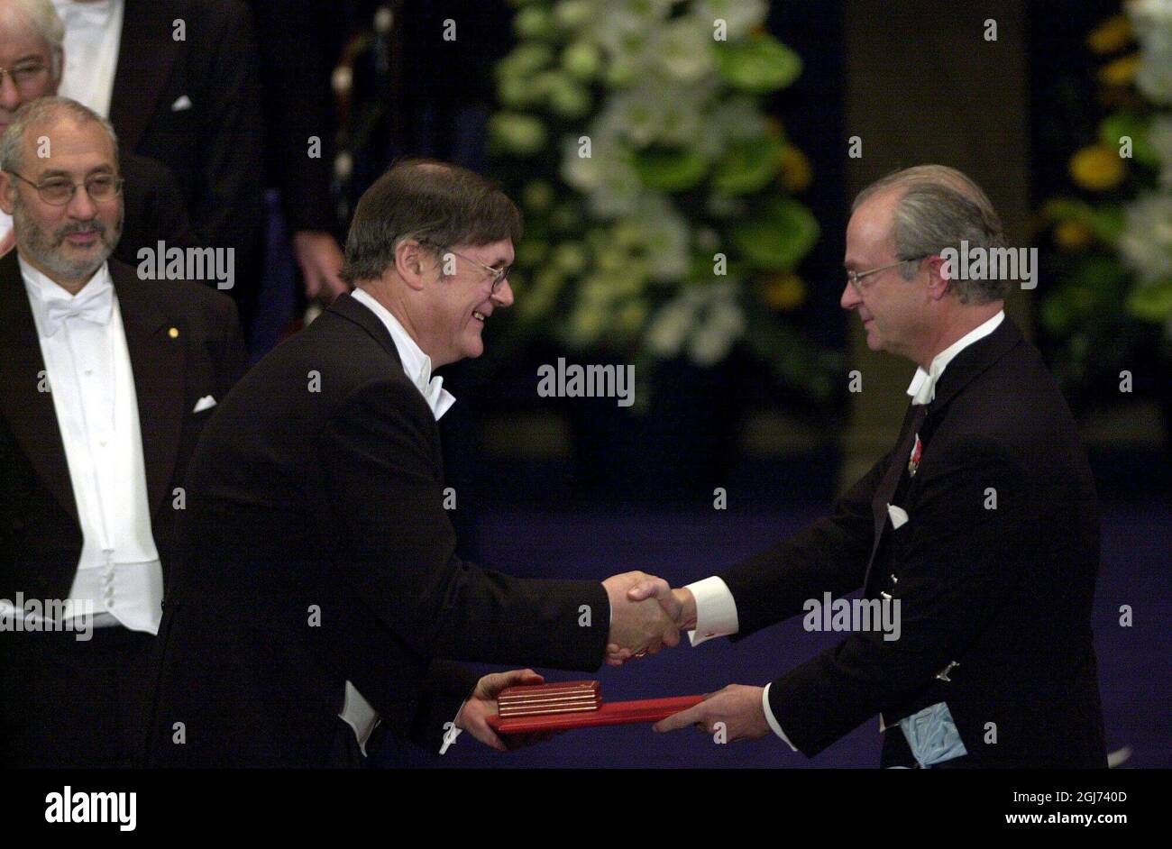 Medicine laureate R. Timothy (Tim) Hunt recieving the Nobel Prize from H M King Carl Gustaf of Sweden at the Prize Award Ceremony at the Concert Hall in Stockholm, Sweden. Leland H Hartwell, R Timothy (Tim) Hunt and Sir Paul M Nurse shared the Nobel Prize in Chemistry this year. Stock Photo