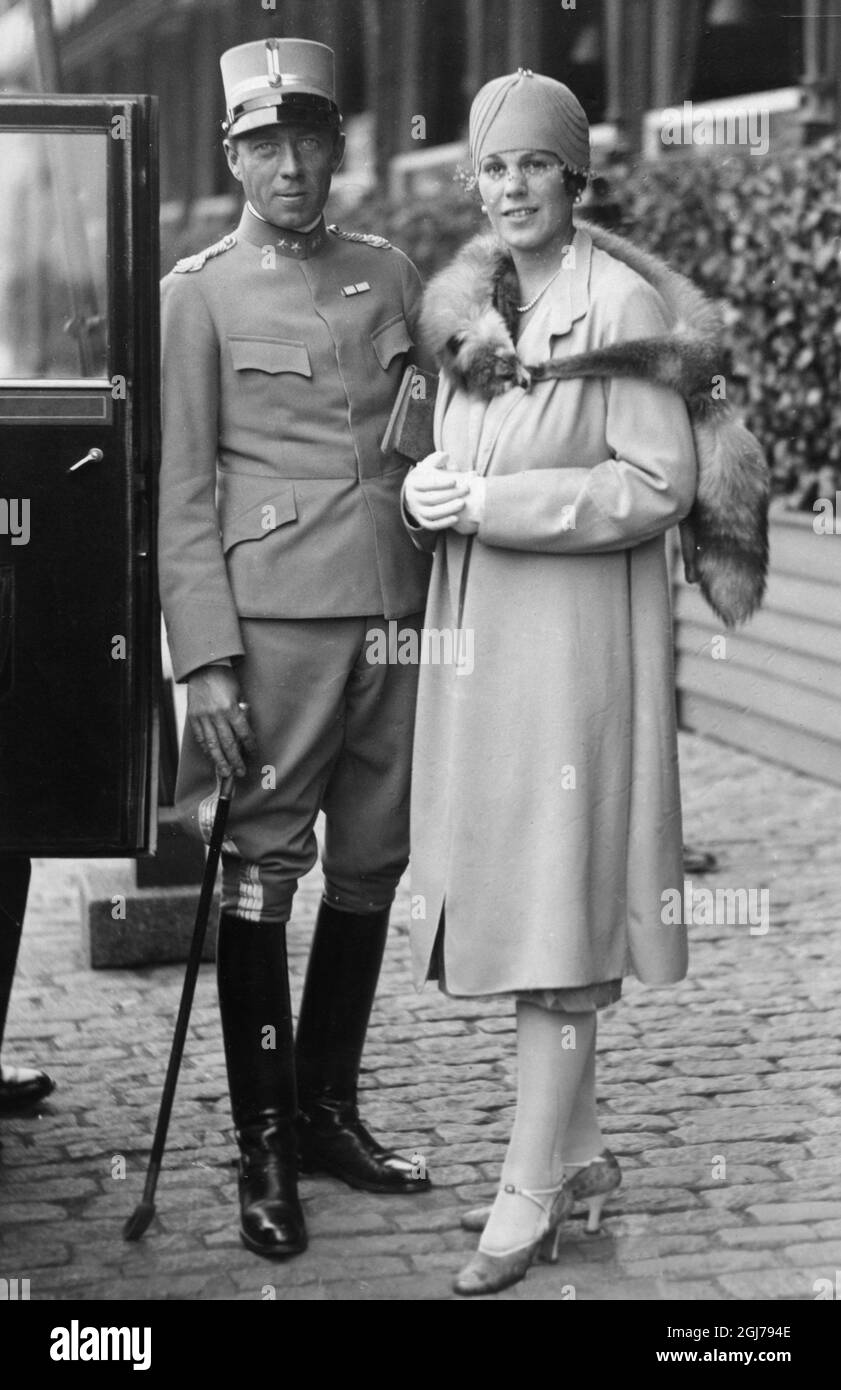Count Folke Bernadotte, together with his fiancee and later wife Estelle Manville. Foto: Pressens Bild / SCANPIX / Kod: 194      Stock Photo