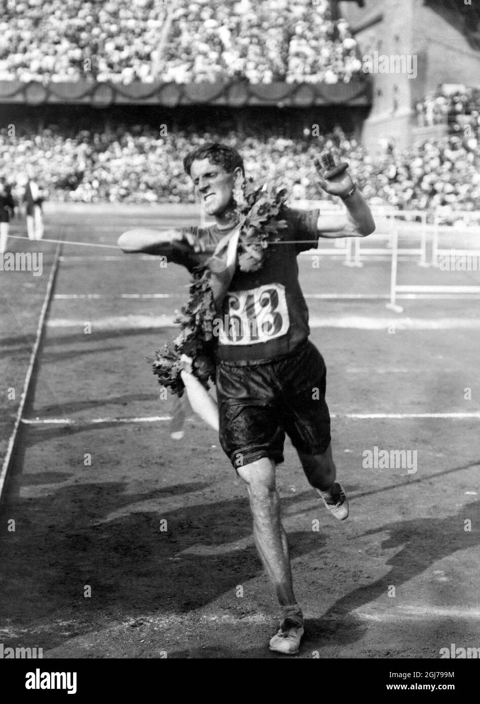 FILE 1912 The winner of the Marathon race, South African, Ken McArthur passes the finishing line in the Stadium, Stockholm Stadion at the Olympic Games in Stockholm 1912. Foto:Scanpix Historical/ Kod:1900 Scanpix SWEDEN Stock Photo