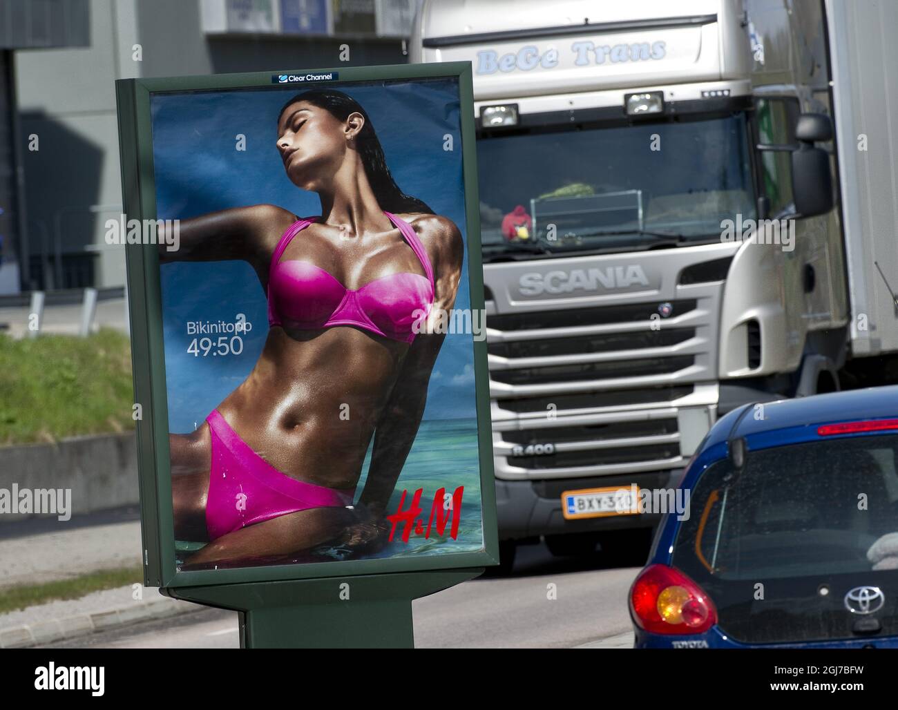 STOCKHOLM 2012-05-10 H & M's extremely tanned bikini models reinforces  dangerous beauty ideals, and contributes to more loss of lives in skin  cancer, writes representatives of the Swedish Cancer Society in a
