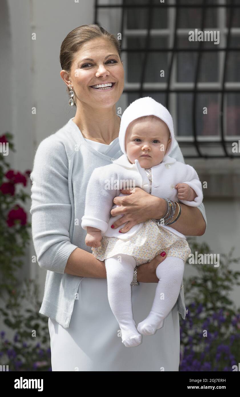 BORGHOLM 20120714 Swedish Crown Princess Victoria, Prince Daniel and their daughter Estelle, Queen Silvia and King Carl XVI Gustaf, at the courtyard of the royal family's summer residence Solliden, on the island of Oeland, Sweden, on July 14, 2012, during the celebrations of Crown Princess Victorias 35th birthday.  Photo Jonas Ekstromer / SCANPIX code 10030  Stock Photo