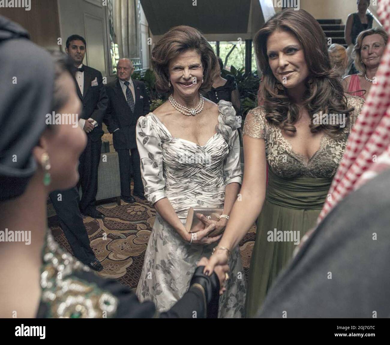 STOCKHOLM 2012-09-20 Queen Silvia and Princess Madeleine are seen arriving to a dinner for the Mentor foundation in Washington DC, USA, September 20, 2012. Foto: Axel Ã–berg / XP / SCANPIX / kod 7139 ** OUT SWEDEN OUT ** Stock Photo