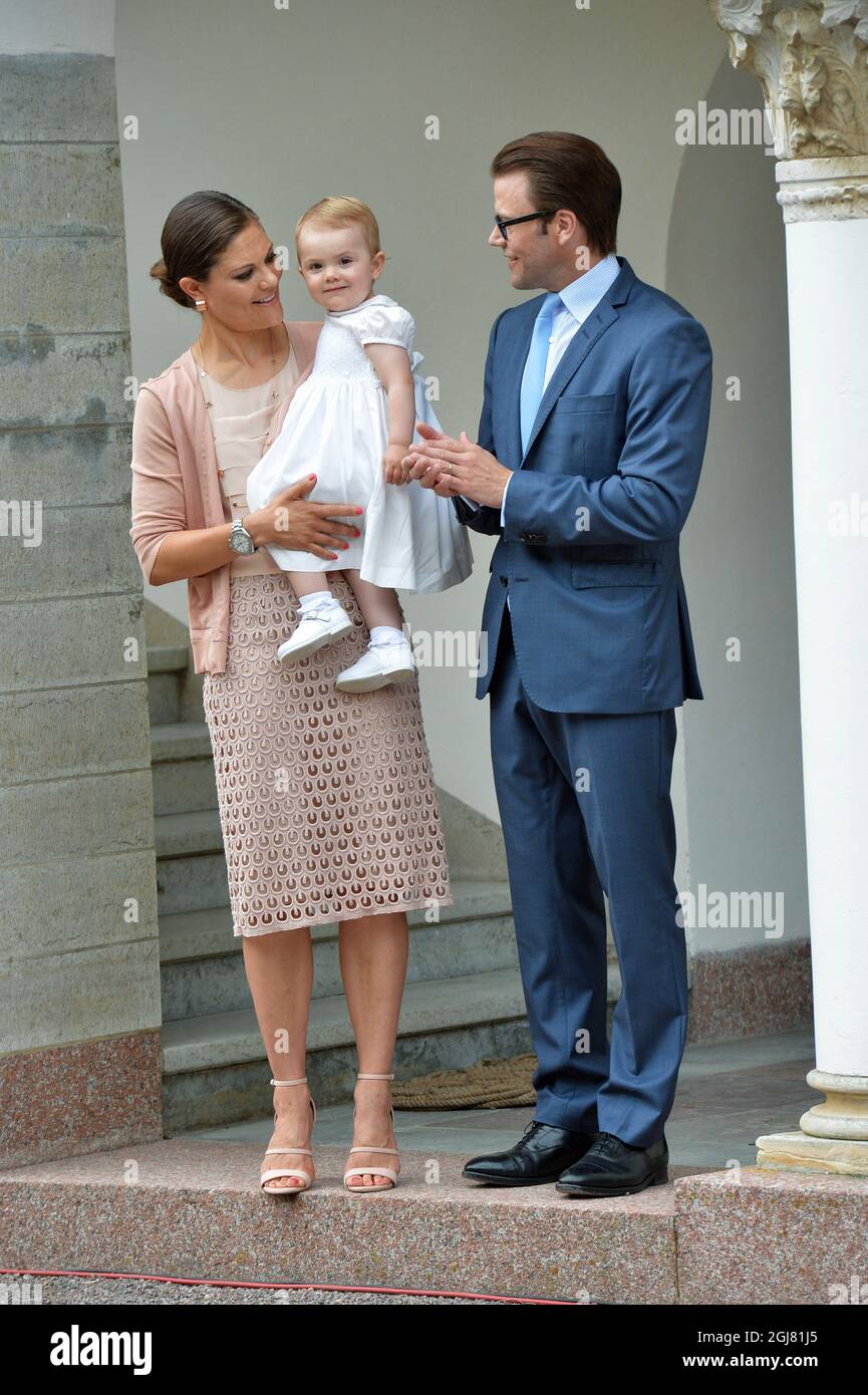 BORGHOLM 20130714 Swedish Crown Princess Victoria, Prince Daniel and their daughter Estelle, at the courtyard of the royal family's summer residence Solliden, on the island of Oeland, Sweden, on July 14, 2012, during the celebrations of Crown Princess Victorias 36th birthday. Photo: Jonas Ekstromer / SCANPIX / code 610030  Stock Photo