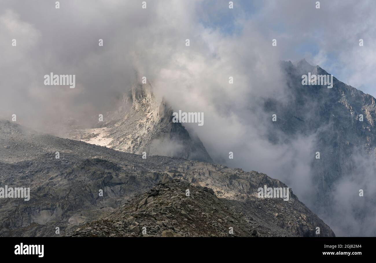 View towards Cima Presanella draped in clouds near Rifugio Segantini. Presanella mountain range, Parco Naturale Adamello, Brenta, Trentino, Italy, Val Stock Photo