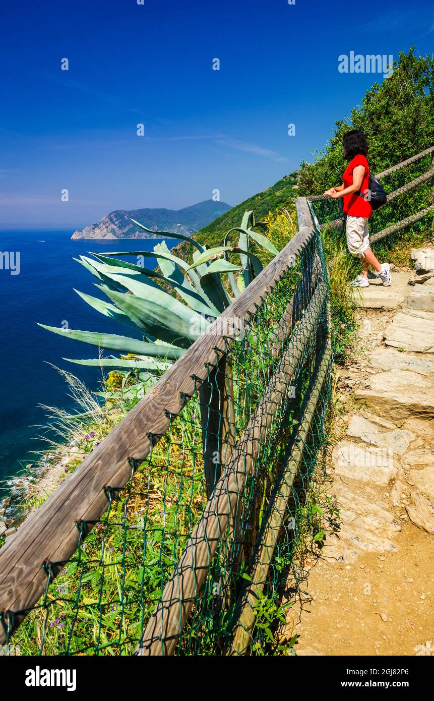 Sentiero azzurro hi-res stock photography and images - Alamy