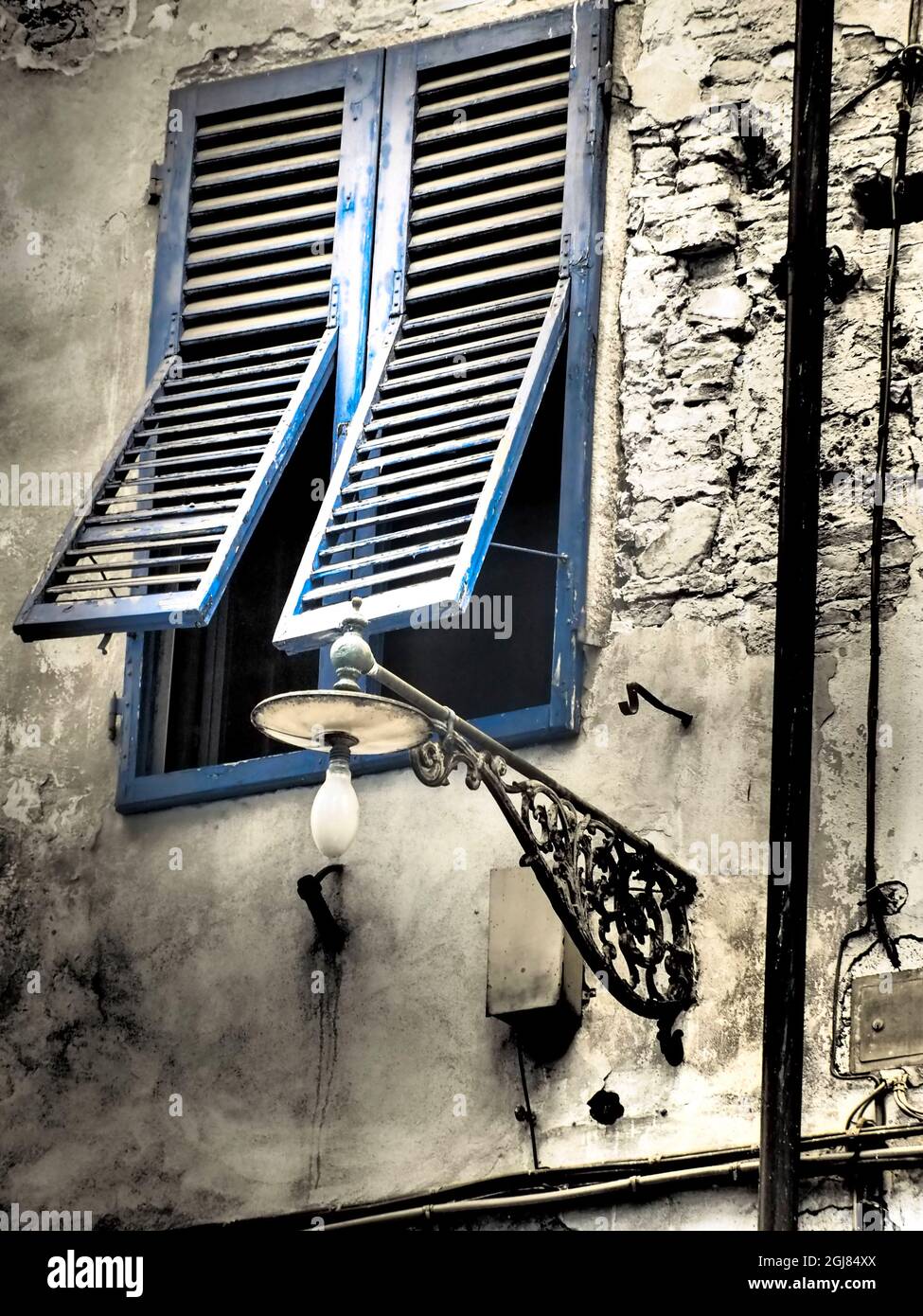 Double windows hi-res stock photography and images - Alamy