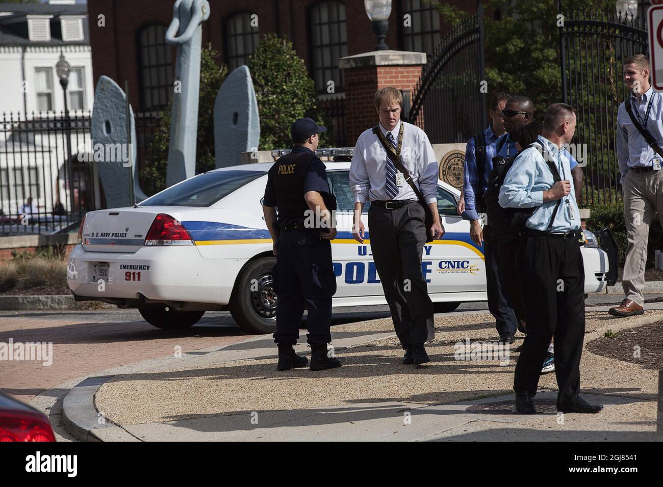 STOCKHOLM 2013-09-16 Police officeras outside the Navy Yard in Washington, DC, September 16, 2013. A shooting rampage Monday at a US naval base in the heart of Washington claimed at least 13 lives, including the gunman. Foto: Axel Oberg / XP / SCANPIX / kod 7139 ** OUT SWEDEN OUT **  Stock Photo