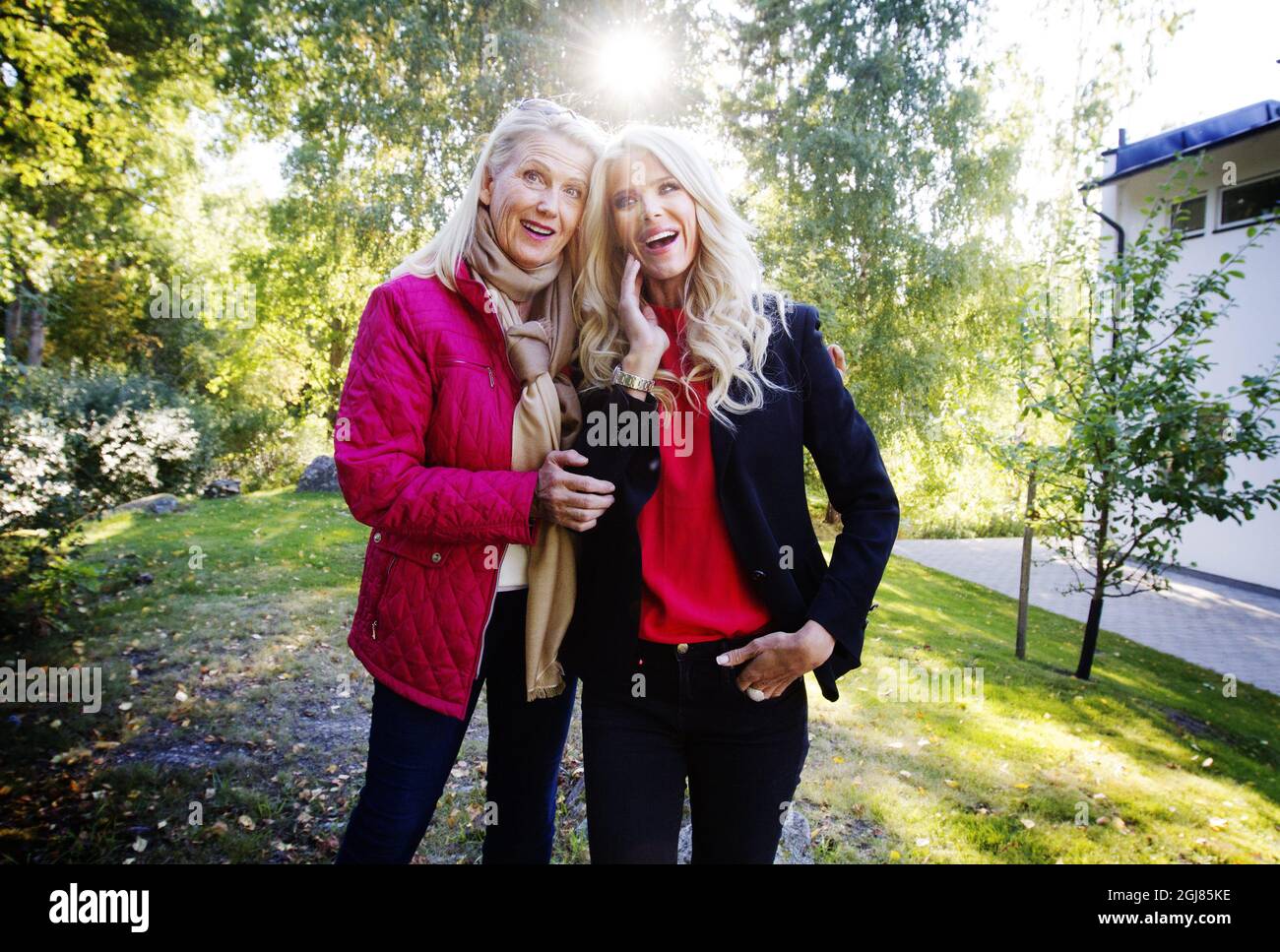 STOCKHOLM 20130904 Victoria Silvstedt, Swedish model, TV host and designer together with her mother Ulla (left). Foto Beatrice Lundborg / DN / TT / Kod 3501  Stock Photo