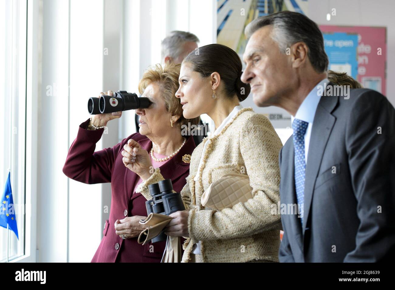 LUND 2013-10-03 Crown Princess Victoria seen poiting out landmarks fo Maria Cavaco Silva and President Anibal Cavaco Silva during a visit to Ideon Gateway in Lund, Sweden, October 3, 2013. The Crown Princess couple accompanied President Anibal Cavaco Silva and his wife Maria. The Ideon Gateway is a model for building a city part designed for research and innovation. The President of Portugal is on a State visit to Sweden. Foto: Ludvig Thunman / TT / Kod 10600  Stock Photo