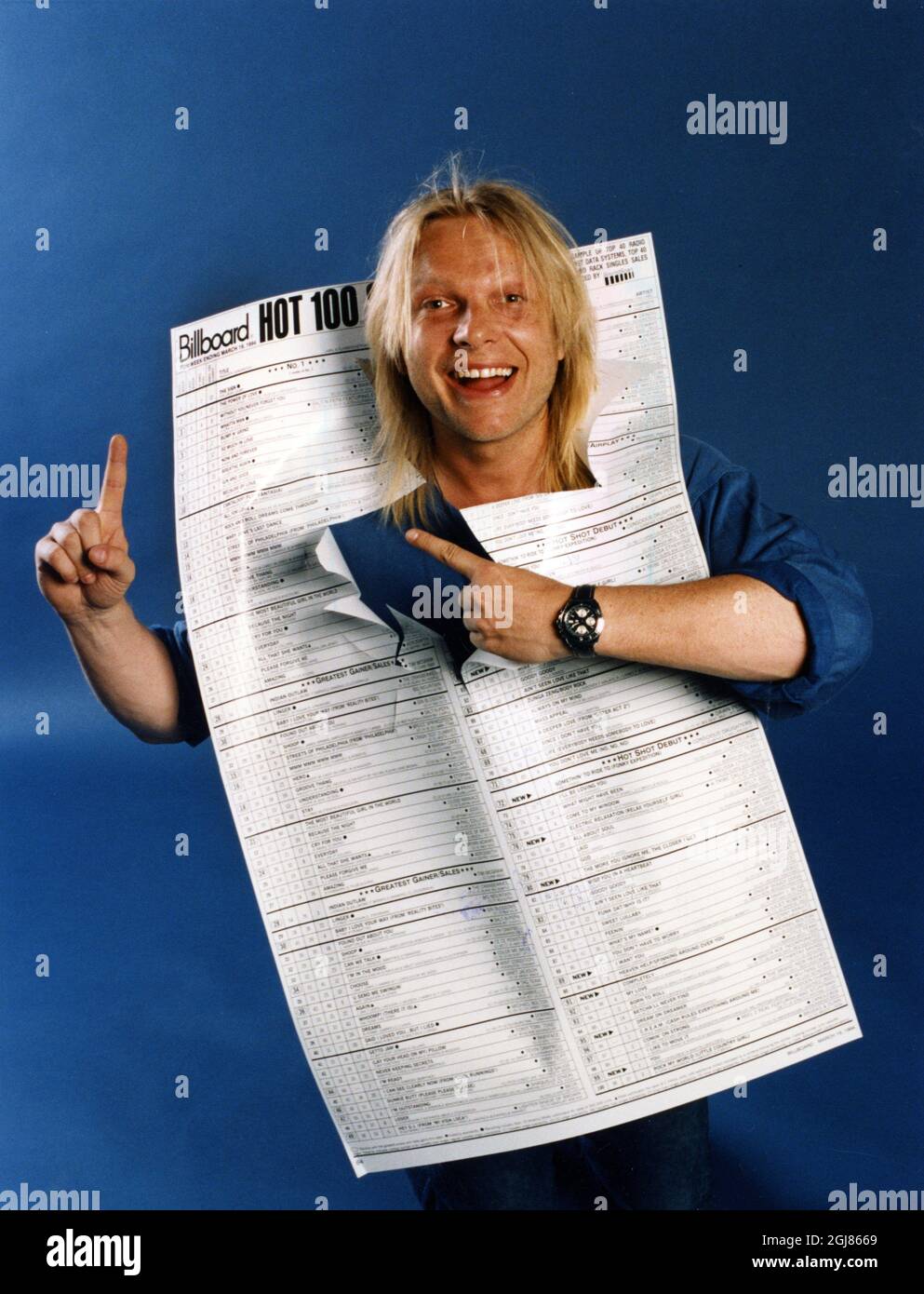 Producer Denniz Pop with the US biollboard list of the 100 hottest songs.  25:e mars 1994 i Stockholm. Foto: Marina Huber / XP / SCANPIX / Kod: 169  Stock Photo - Alamy