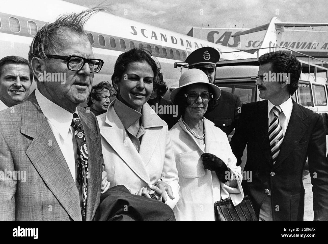 FILE STOCKHOLM 19760617. Silvia Sommerlath meets her parents Walther and Alice and her brother Joerg at Arlanda airport, two days ahead of her wedding to Swedish King Carl XVI Gustaf. Foto: Lasse Jansson / XP / SCANPIX / code 22  Stock Photo