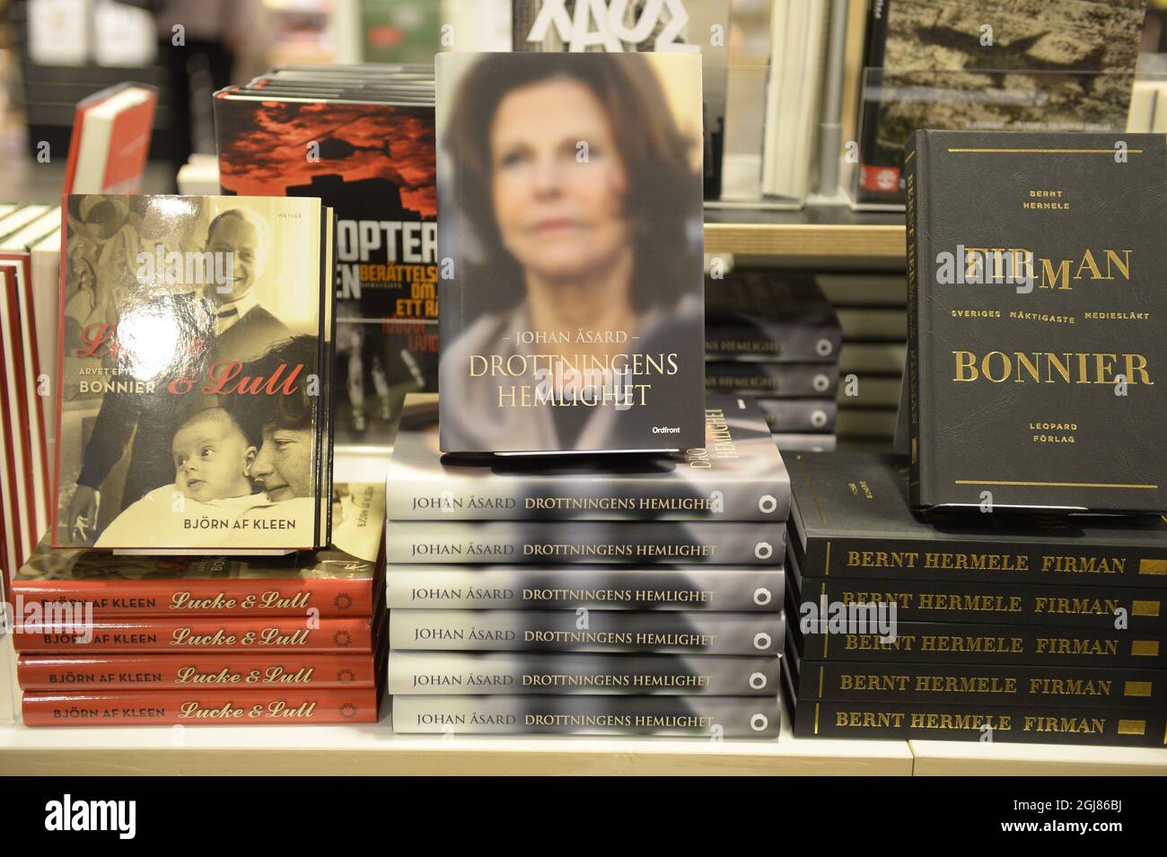 STOCKHOLM 2013-10-10 The new bookÂ”The Queens Secret' is seen on display in a book store in Stockholm, Sweden, October 10, 2013. The book is said to reveal new information about Queen SilviaÂ´s father Walther Sommerlath and how the Queen personally through her secret network should have tried to influence critical voices, according to newspaper Expressen. Foto: Jessica Gow / TT / Kod 10070  Stock Photo