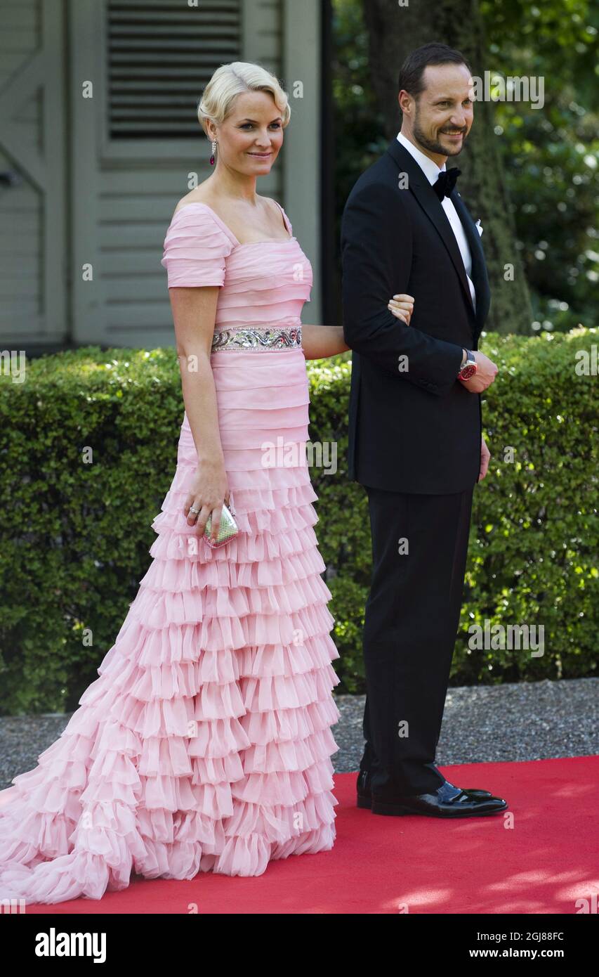 STOCKHOLM 20100618 Crown Princess Mette-Marit and Crown Prince Haakon of Norway arriving at the Government dinner held at Eric Ericson Hall in Stockholm, Sweden, June 18, 2010. The dinner is held as a part of Crown Princess Victoria and Mr. Daniel Westling's wedding celebration, June 19, 2010. Foto: Claudio Bresciani / SCANPIX SWEDEN / kod 10090  Stock Photo