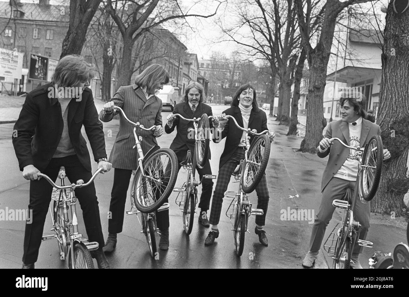 STOCKHOLM 1967-05-10 *For your files* Swedish pop group Hep Stars are seen  during a filming in Stockholm, Sweden May 5, 1967. Second from left is  future ABBA member Benny Andersson. Members from
