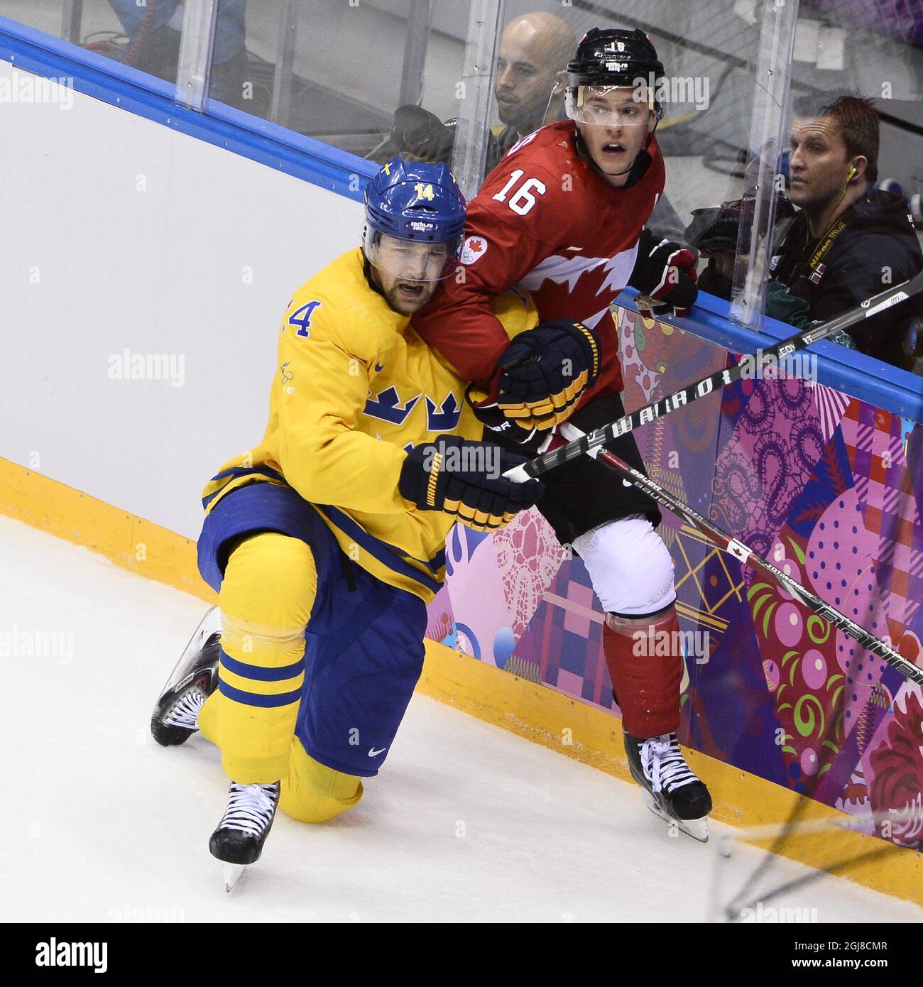 Download Ice Hockey MVP No. 19 Jonathan Toews Wallpaper
