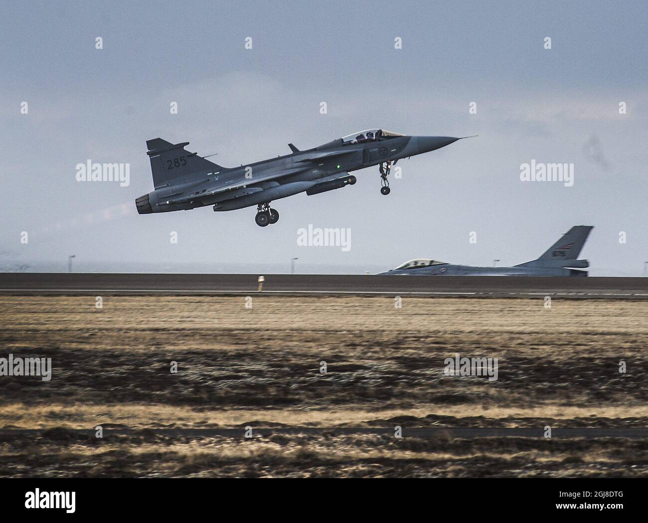 ik ben trots knop Op grote schaal For your files* ICELAND2014-03-24 * Photo date 2014-02-12* A Swedish Airforce  JAS Gripen interceptor is see in during the NATO exercise Iceland Air Meet  in Iceland in February 2014 Foto: Yvonne Asell /