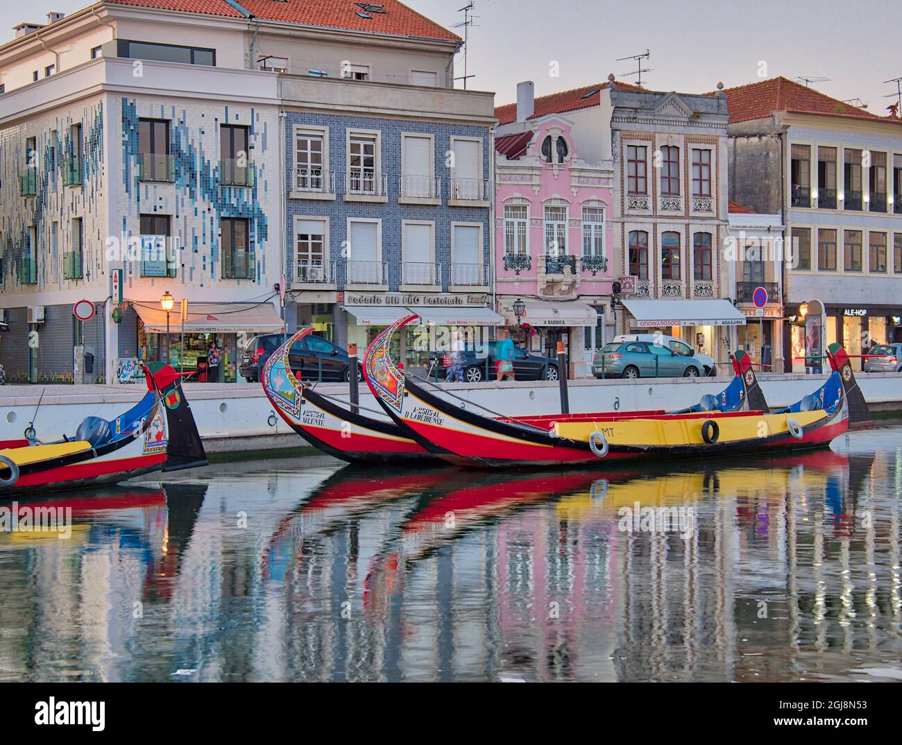 Portugal Aveiro Moliceiro Boats Along The Main Canal Of Aveiro Stock portugal-aveiro-moliceiro-boats-along-the-main-canal-of-aveiro-stock
