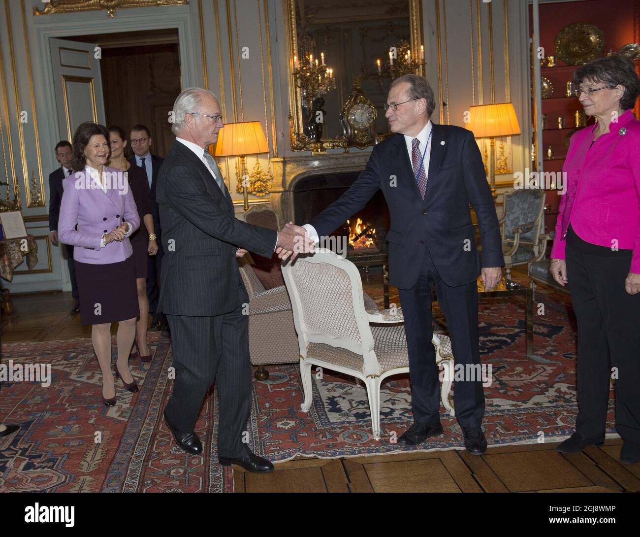 STOCKHOLM 20141118 King Carl Gustaf and Queen Silvia greets the former Speaker of the Riksdag, Per Westerberg and first Deputy Susanne Eberstein before a lunch at the Royal Palace in Stockholm. Foto: Fredrik Sandberg / TT / Kod 10080  Stock Photo