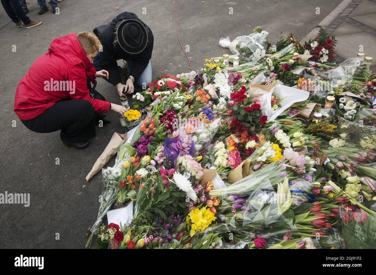 COPENHAGEN 2015-02-15 Josefine Carlsgart and Pernille From-Hansen lay flowers outside the KrudttÃ¸nden culture club in Copenhagen, Denmark, February 15, 2015. The Danish police shot and killed a suspected terrorist early Sunday morning. The man killed is suspected of the attacks against the main synagogue and a debate on Islam and free speech with Swedish cartoonist Lars Vilks at the KrudttÃ¸nden culture club. Photo: Ola Torkelsson / TT / Kod 75777 ** SWEDEN OUT **  Stock Photo