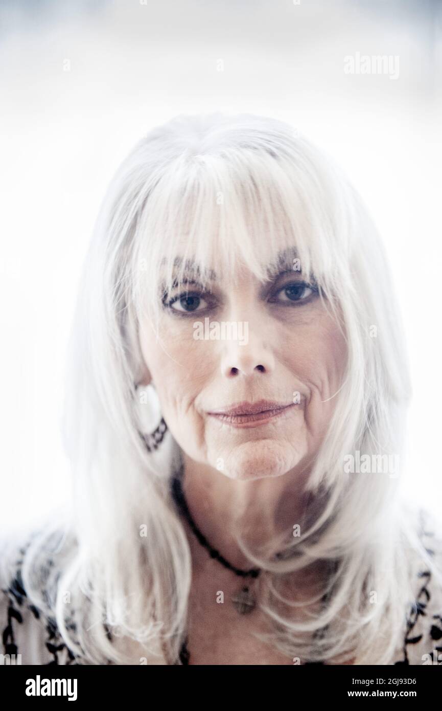 LONDON 2013-01-22 Emmylou Harris is seen posing for the camera in London,  England January 22, 2013.Emmylou Harris is promoting her new album "Old  Yellow Moon". Foto: Magnus Hjalmarson Neideman / SvD /