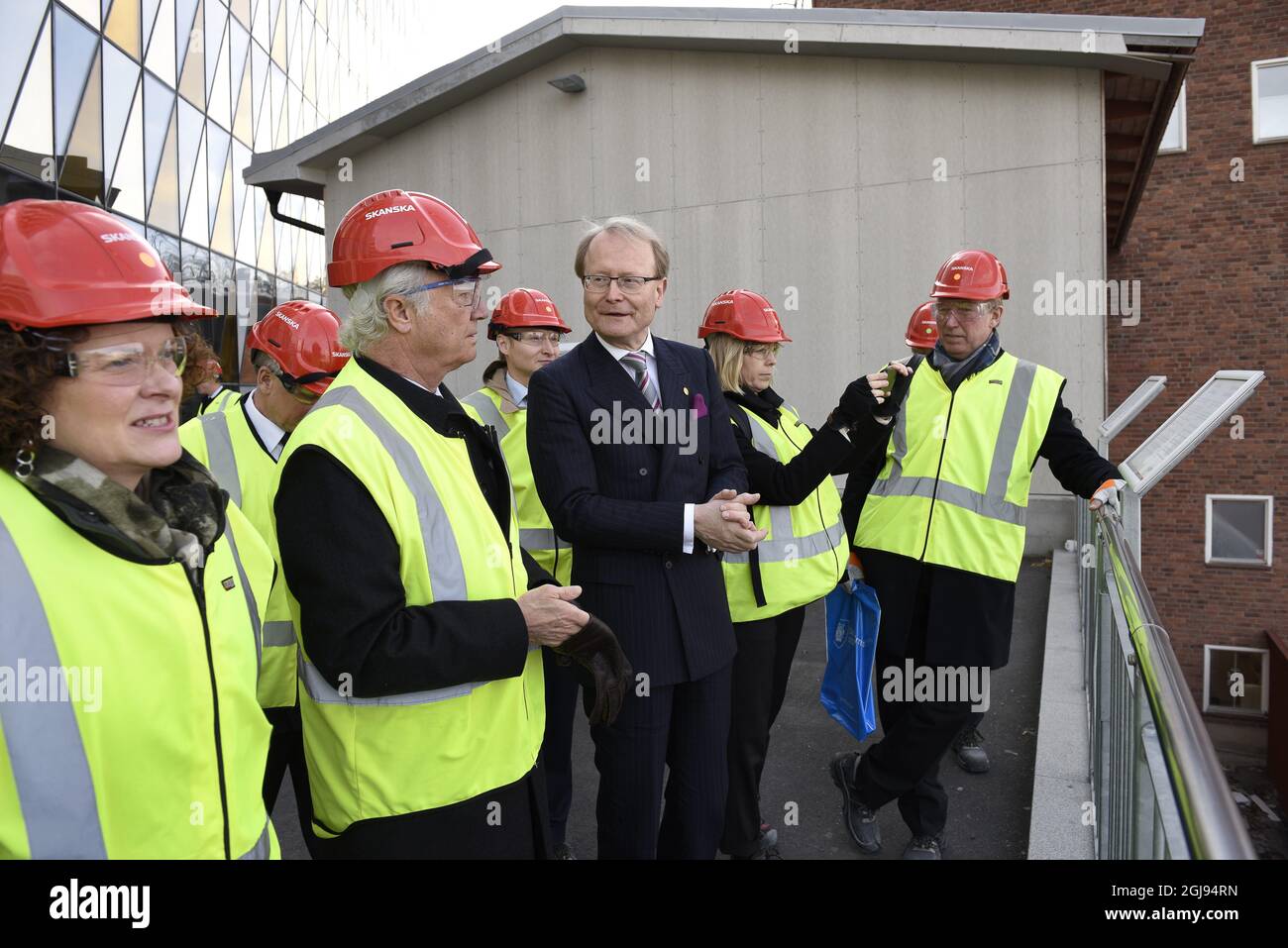 STOCKHOLM 2015-03-25 King Carl Gustaf visited the Hagastaden and new Karolinska Hospital construction sites in Solna North of Stockholm, Sweden, March 25, 2015. Hagastaden and Karolinska are going to be a life-science-city with housing, entrepreneurs as well as science centers. Foto: Anders Wiklund / TT / kod 10040  Stock Photo