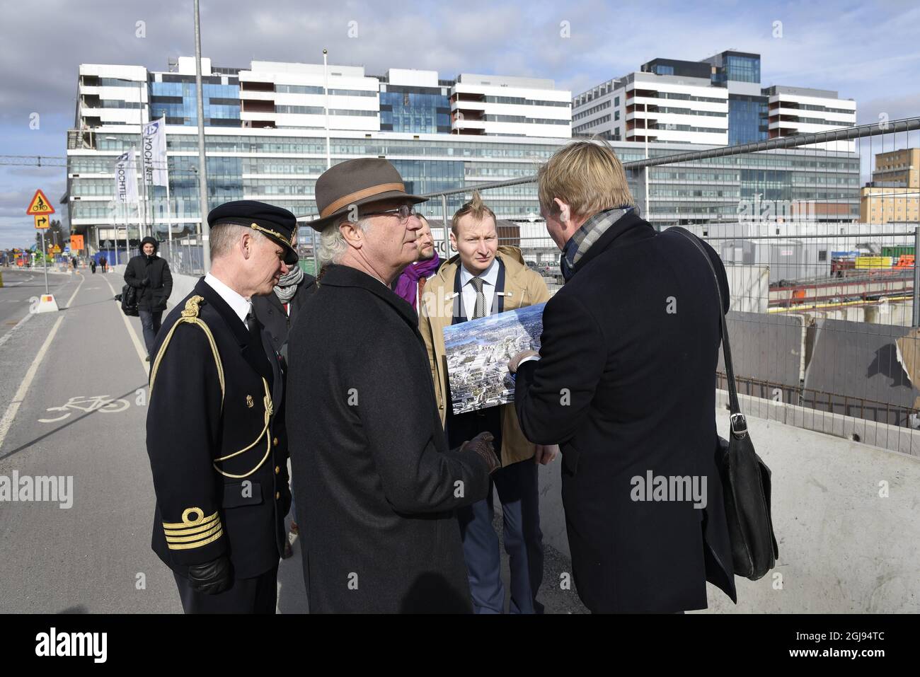 STOCKHOLM 2015-03-25 King Carl Gustaf visited the Hagastaden and new Karolinska Hospital construction sites in Solna North of Stockholm, Sweden, March 25, 2015. Hagastaden and Karolinska are going to be a life-science-city with housing, entrepreneurs as well as science centers. Foto: Anders Wiklund / TT / kod 10040  Stock Photo