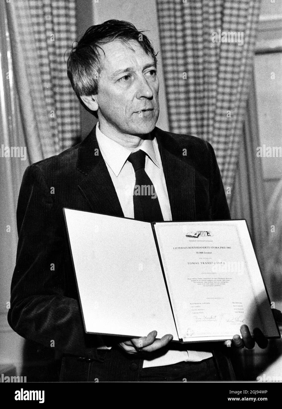 STOCKHOLM 20040518 / ARKIV A file picture of Swedish poet and winner of the Nobel Prize in Literature Tomas Transtromer who has passed away at the age of 83. *** Swedish Poet Tomas Transtromer, ***Arkivbild fran 19821215*** Foto: Ragnhild Haarstad / SvD / SCANPIX Code 30052  Stock Photo