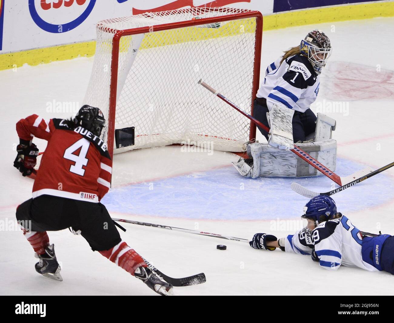 CORRECTION SPELLING AV SCORERS NAME Canadian Brigette Lacquette (4) scores the opening goal, past Finlands goalkeeper Eveliina Suonpaa (1) and Karoliina Rantamaki (29) during the 2015 IIHF Ice Hockey Women's World Championship group A match between Canada and Finland at Malmo Isstadion in Malmo, southern Sweden, on March 31, 2015. Photo: Claudio Bresciani / TT / code 10090 Stock Photo
