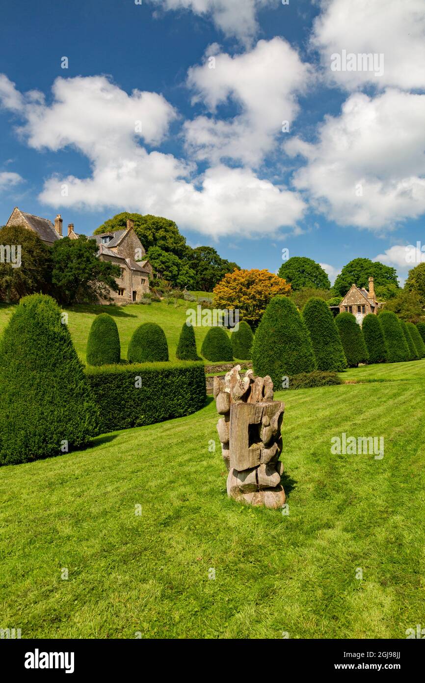 Garden modern hedges hires stock photography and images Alamy