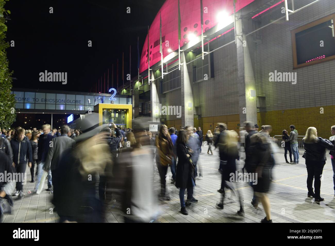 STOCKHOLM 2015-09-20 U2 concertgoers leave the Ericsson Globe Arena in Stockholm, Sweden, September 20, 2015. After a two hour long delay, an evacuation of the arena and extra security checks Sundays U2 concert was finally cancelled. The concert will be held Tuesday. Photo: Pontus Lundahl / TT / Code 10050 ** SWEDEN OUT ** Stock Photo