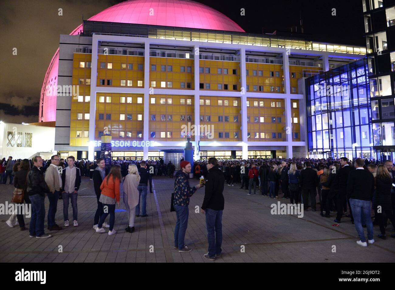 STOCKHOLM 2015-09-20 People wait in line to get in to the U2 concert at the Ericsson Globe Arena in Stockholm, Sweden, September 20, 2015. After a two hour long delay, an evacuation of the arena and extra security checks Sundays U2 concert was finally cancelled. The concert will be held Tuesday. Photo: Pontus Lundahl / TT / Code 10050 Stock Photo