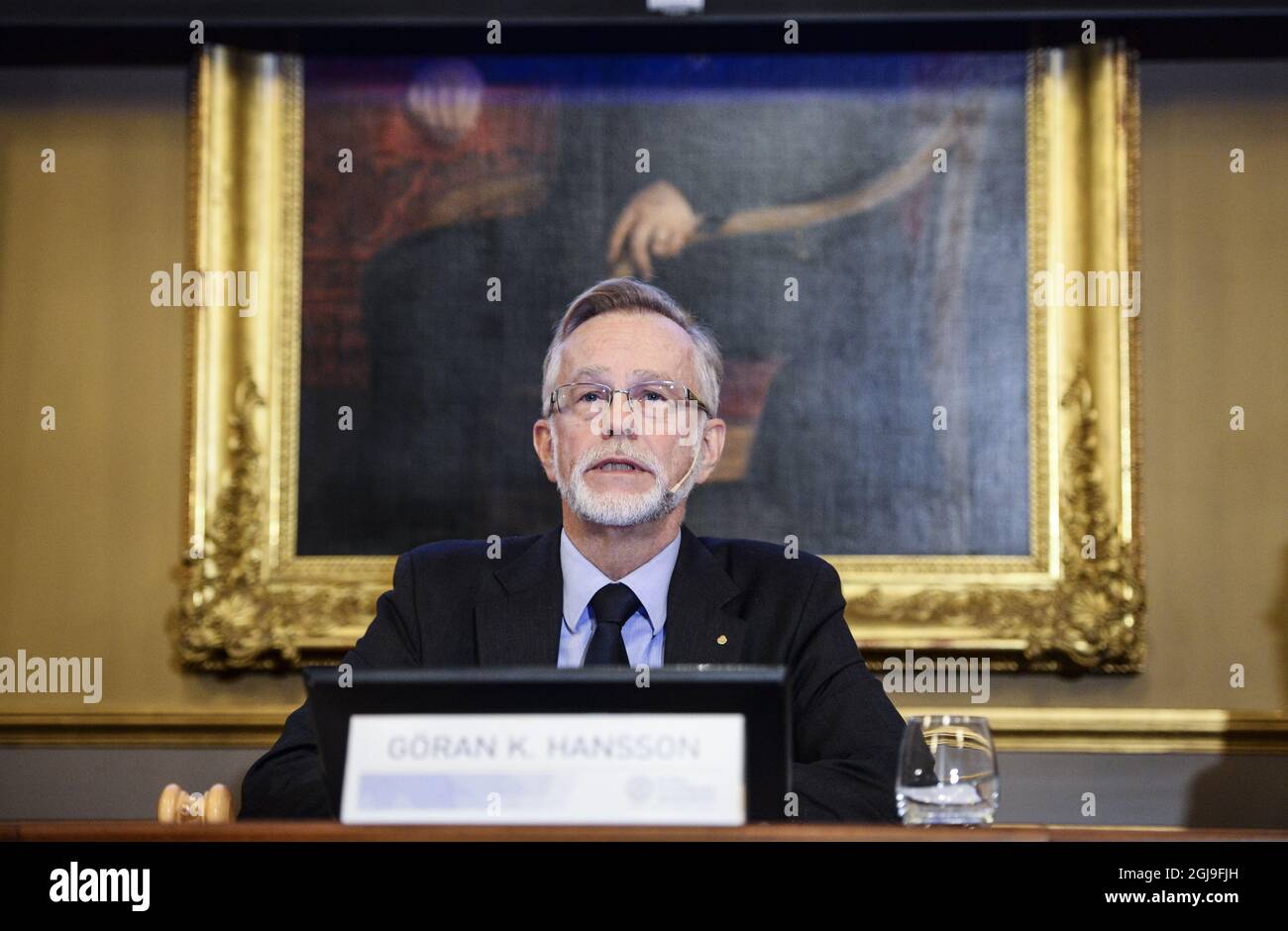 Goran K. Hansson, Permanent Secretary for the Royal Swedish Academy of Sciences addresses a press conference to announce the winner of the 2015 Sveriges Riksbank Prize in Economic Sciences in Memory of Alfred Nobel, Professor Angus Deaton, at the Royal Swedish Academy of Science, in Stockholm, Sweden, on Oct. 12, 2015. Photo: Maja Suslin / TT / code 10300  Stock Photo